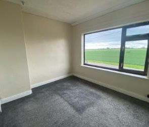 4 bedroom semi-detached house to rent - Photo 2