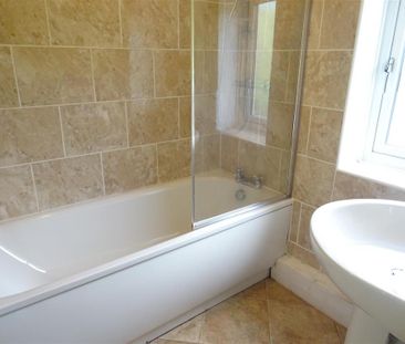 3 bedroom semi-detached house to rent - Photo 6