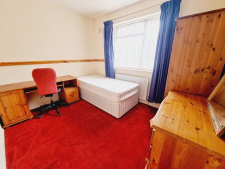 5 Bed Student Accommodation - Photo 5