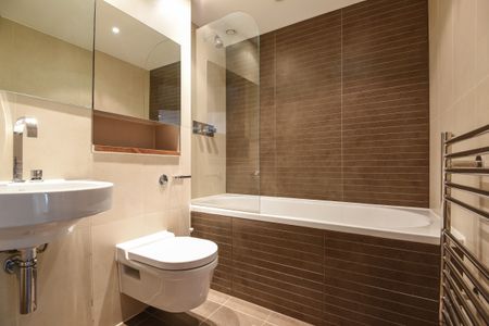 Queenstown Road, London, SW11 - Photo 5