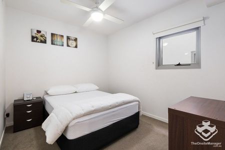 Break Lease Opportunity! UNFURNISHED Three Bedroom Apartment in Brisbane City - Photo 4