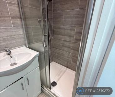 4 bedroom semi-detached house to rent - Photo 1