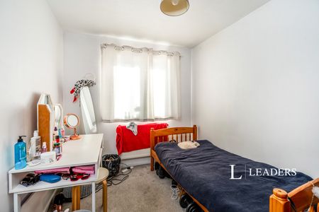 5 bedroom house to rent Hook Lane, Bognor Regis, West Sussex, PO22 - Photo 5