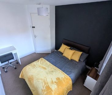 Room in a Shared House, Woodside Road, SO17 - Photo 4