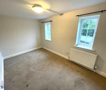 2 bedroom semi-detached house to rent - Photo 5