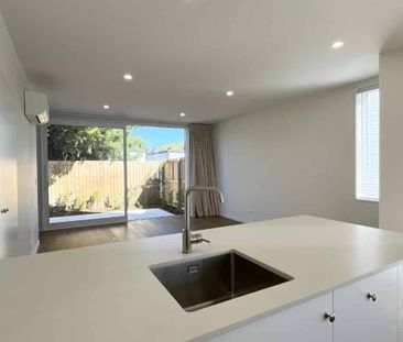 Brand new standalone 2 bed townhouse with garage - Photo 4