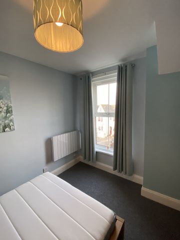 Top Floor Apartment to rent in Southsea just minutes from the picturesque Southsea Seafront and Canoe Lake. - Photo 4