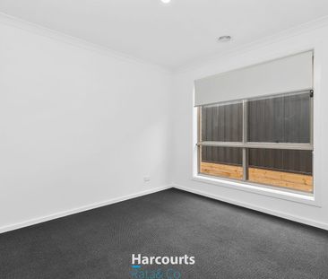 Luxury Living in a Peaceful Family Estate - Photo 3