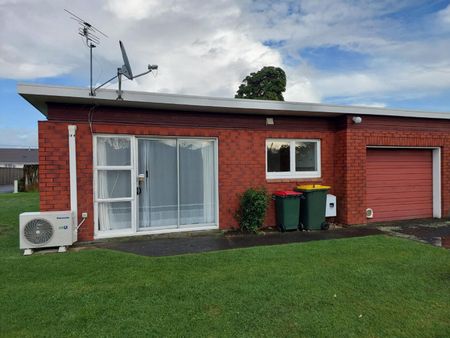 Two Bedroom Brick Unit in Merrilands - Photo 4