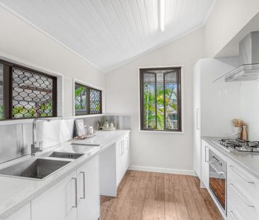 STYLISH CITY FRINGE LIVING - Photo 1