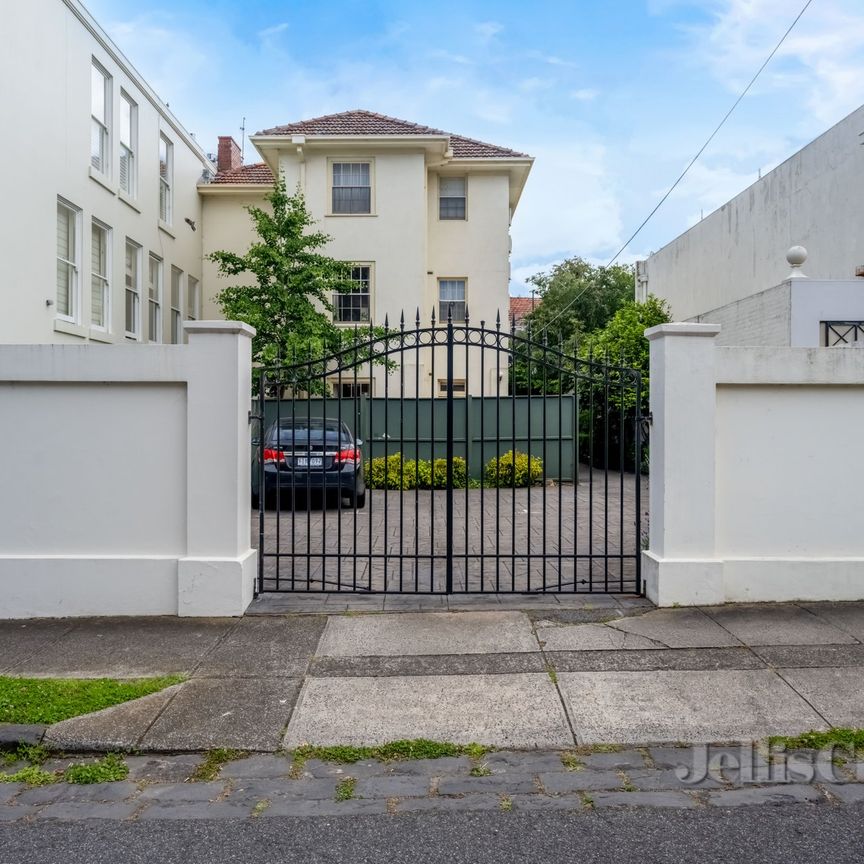 1/1B Ormsby Grove, Toorak - Photo 1