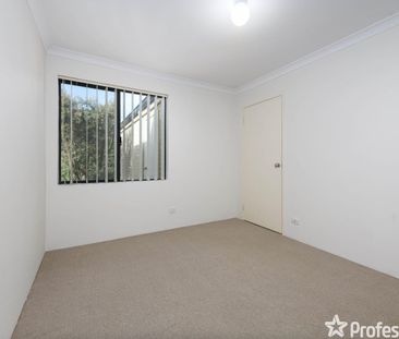 Spacious 4 X 2 in Fantastic Lakelands Location ! - Photo 2