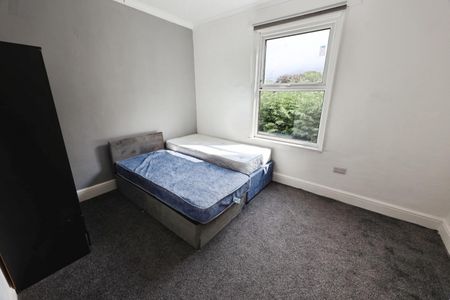 7 bedroom House To Let - Photo 5