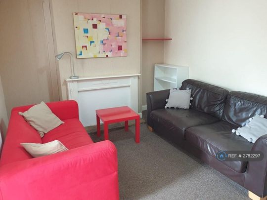 4 bedroom terraced house to rent - Photo 1