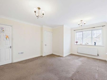 Besom Court, Tadley, RG26 - Photo 2