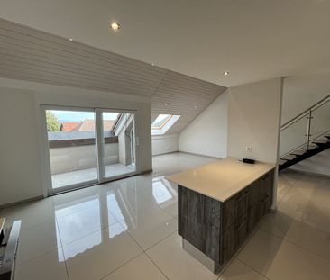 MAGNIFIQUE DUPLEX EN ATTIQUE - Foto 1