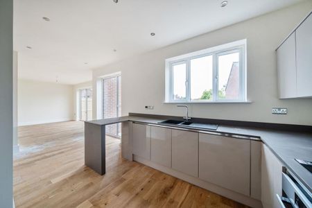 4 bedroom detached house to rent - Photo 3