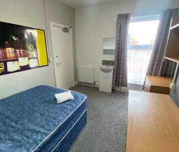 Room 2 - Photo 5