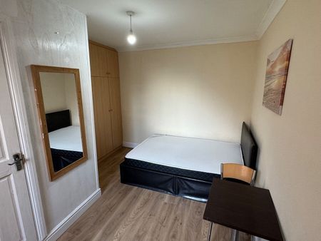 Room in a Shared Flat, Walworth Road, SE17 - Photo 2