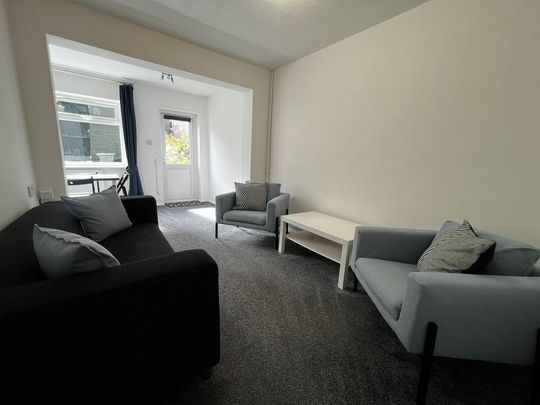 4 bedroom terraced house to rent - Photo 1