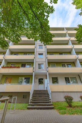 Kleine Wohnung, aber großer Balkon mit Blick ins Grüne und frisch saniert. - Photo 1