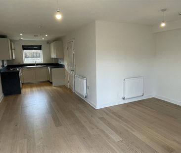 High Street, Cam - Photo 2