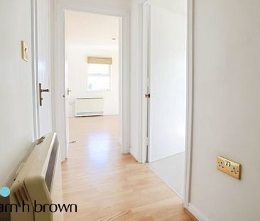 Rawlyn Close, Grays, Chafford Hundred - Photo 5