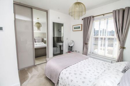 3 bedroom semi-detached house to rent - Photo 5