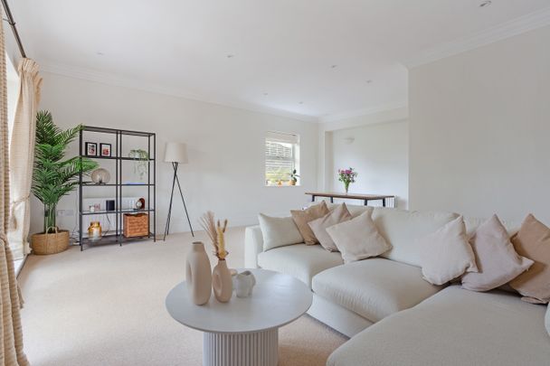 Queensborough House North, 16 Oatlands Chase, Weybridge, KT13 flat to rent - Photo 1