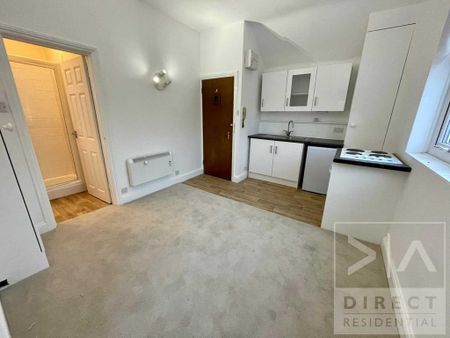 Studio to rent - Photo 2