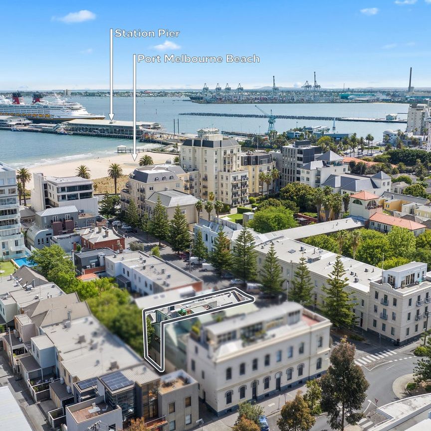 Funky Warehouse Conversion by the Bay! - Photo 1