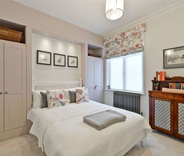 Elegant mid-terrace first and second floor maisonette in central Wi... - Photo 2