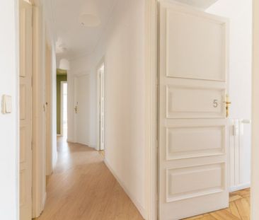 Spacious room on Avenida América with Air Conditioning - Photo 3