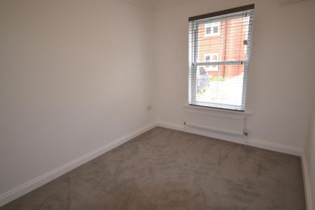 3 bedroom terraced house to rent - Photo 3