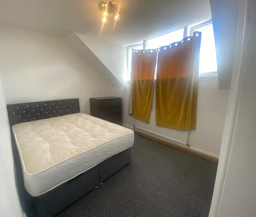 1 bedroom in a flat share to rent - Photo 4
