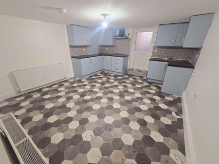 Heaton Road, Bradford, BD9 - Photo 3