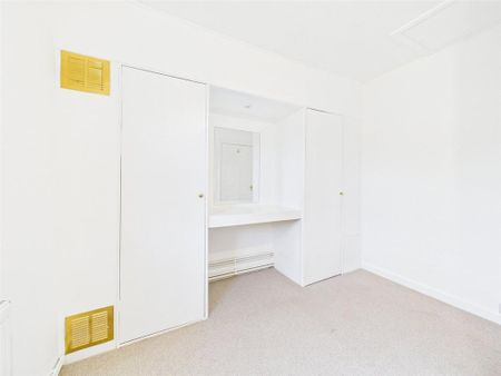 2 bedroom end of terrace house to rent - Photo 4