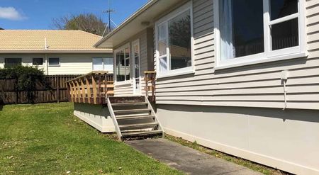 Warm, Sunny Family Home in a Prime Howick Location - Photo 5