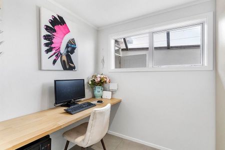 HOWICK - Stunning 3BR Howick Haven, warm & sunny - Photo 3