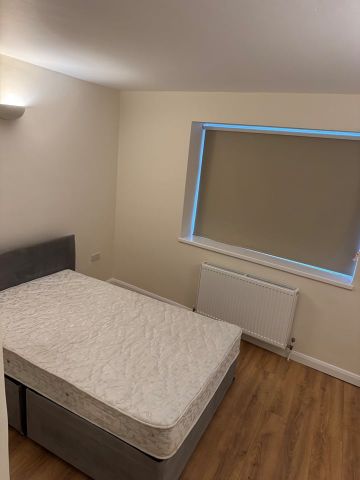 1 Bed Flat, Verney Road, SE16 - Photo 2