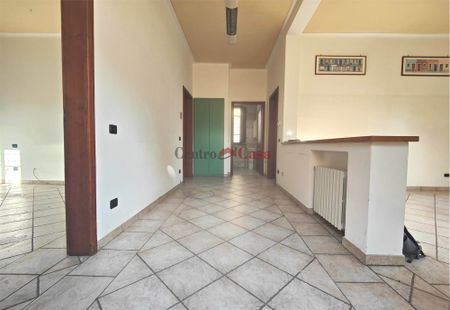 Luminoso appartamento piano terra con 2 camere e resede privata - Photo 4