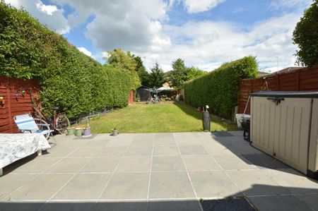 4 bedroom semi-detached house to rent - Photo 2