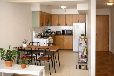 Kitsilano Low rise Apartment — 1750 Vine St - Photo 2