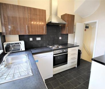 3 bedroom terraced house to rent - Photo 2