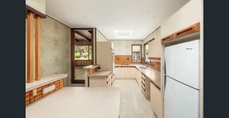 Original Family Home - Photo 3