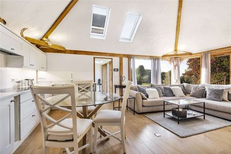 A beautiful 5 bedroom detached property with annexe in a beautiful countryside location. - Photo 3