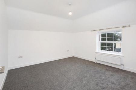4 bedroom semi-detached house to rent - Photo 2