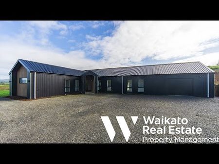 Luxury Living: Three Bedroom, Two Bathroom - Photo 5