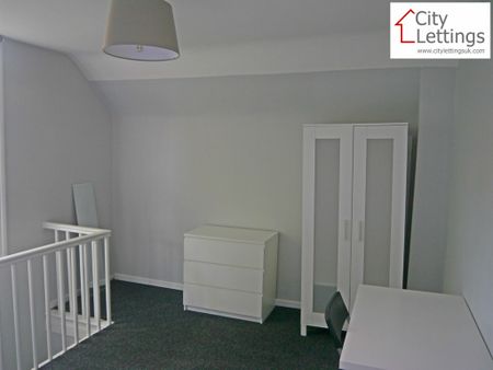 4 Bedroom End Terraced House - Photo 2