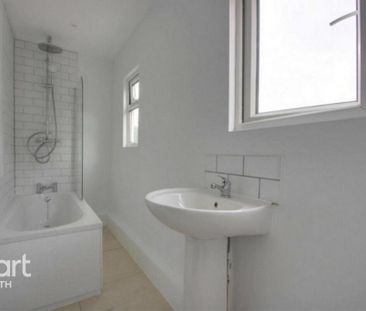 4 bedroom terraced house to rent - Photo 3